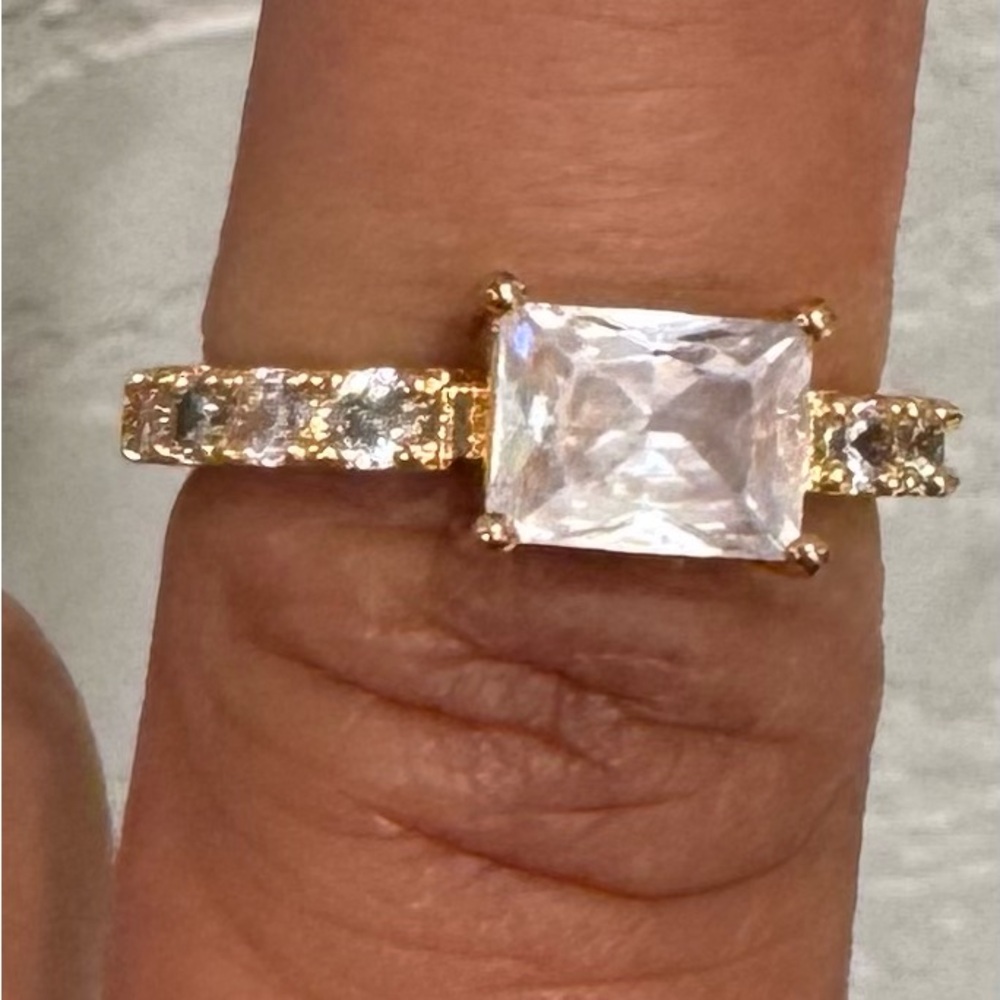 Elegant Gold and Silver Women's Ring